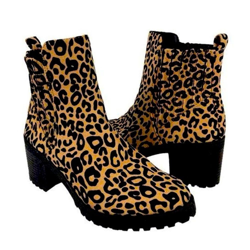 Qupid Cheetah Ankle Boots